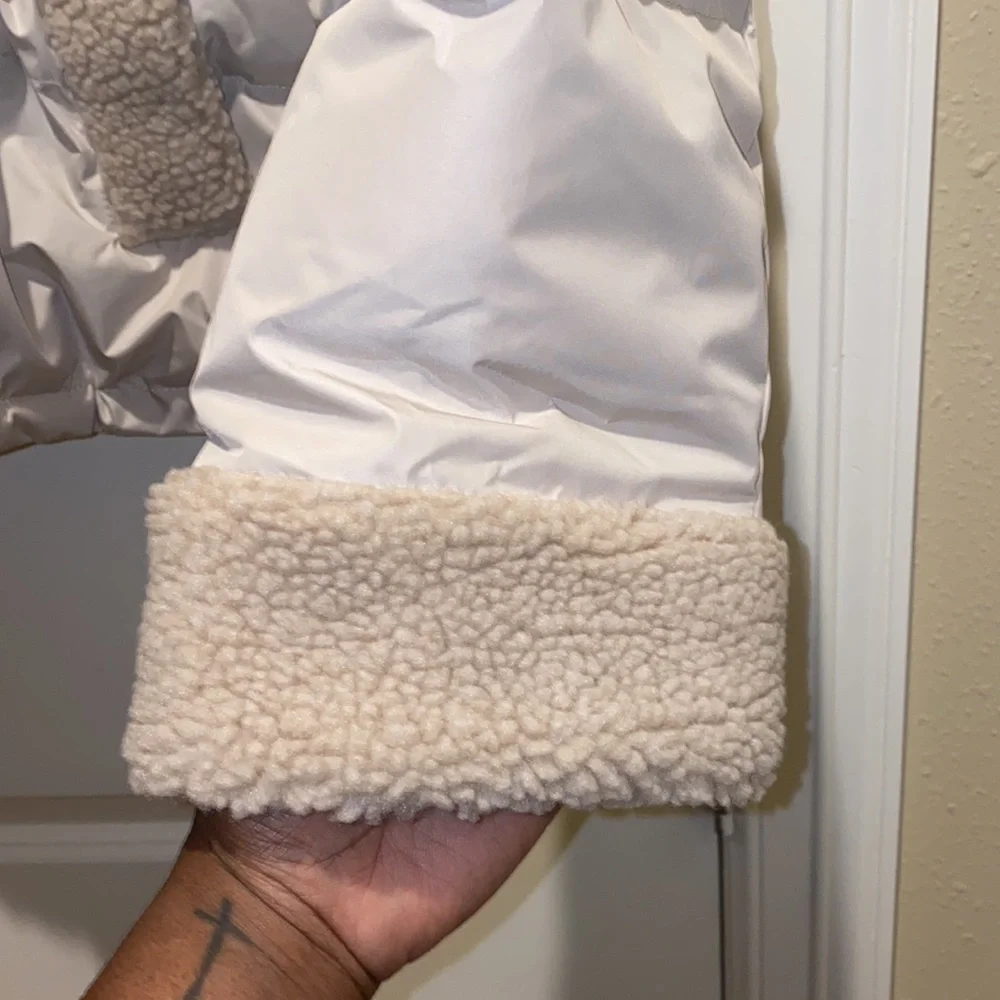 ASOS DESIGN Curve sherpa paneled puffer jacket - Picture 8 of 9